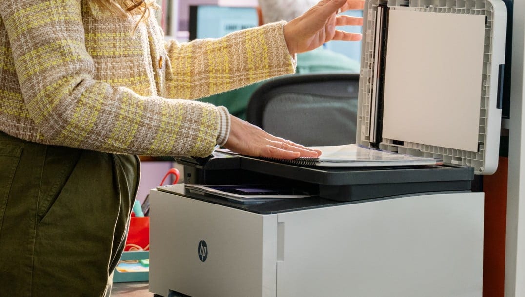 High-speed color up to 26/25 pages per minute (Letter/A4) High-speed color up to 26/25 pages per minute (Letter/A4)