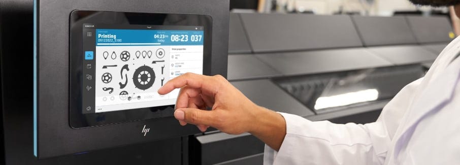 Hand touching display screen of HP ́s Metal 3D Printer
