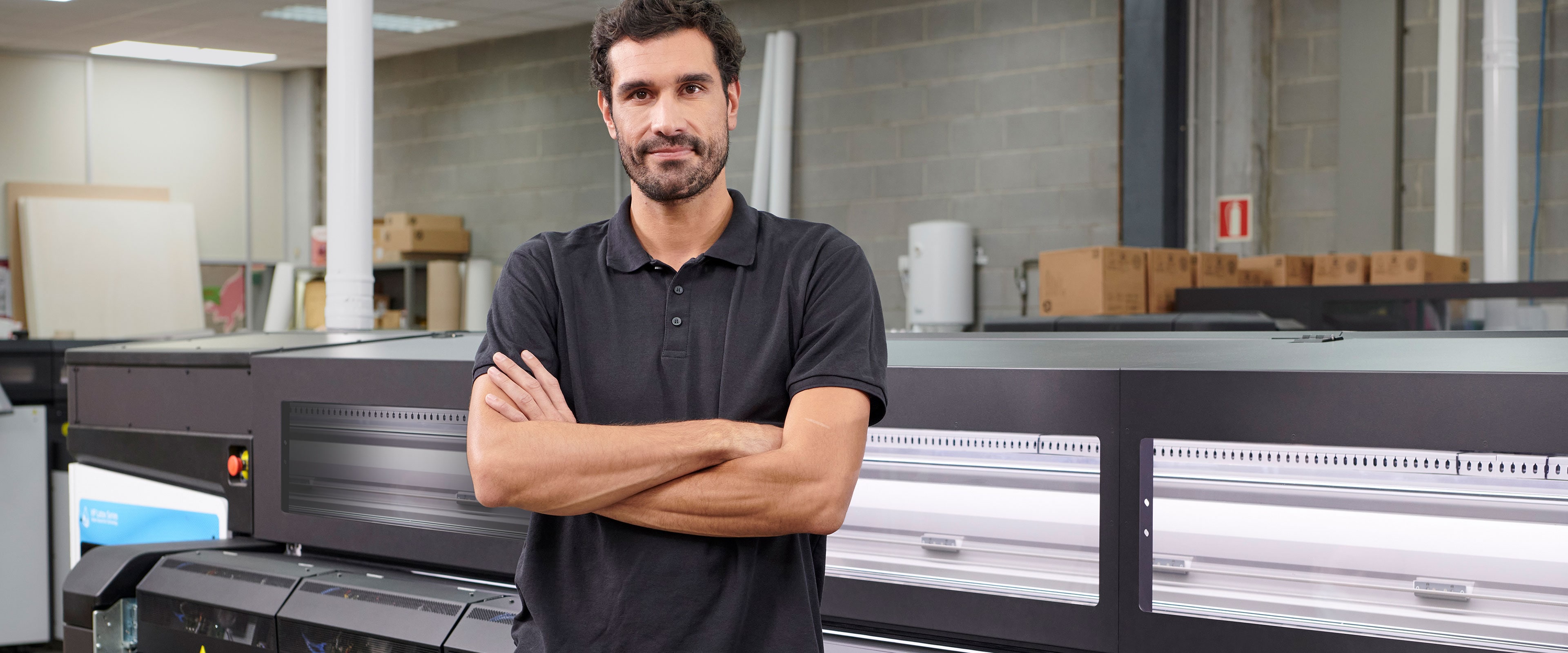 Person standing in front of an HP Latex printer