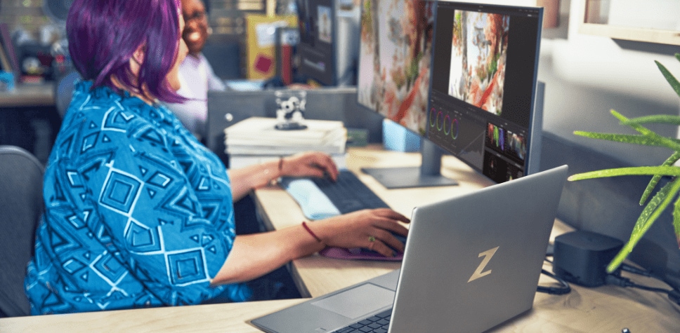 Woman using Z Workstation and Z displays at her desk